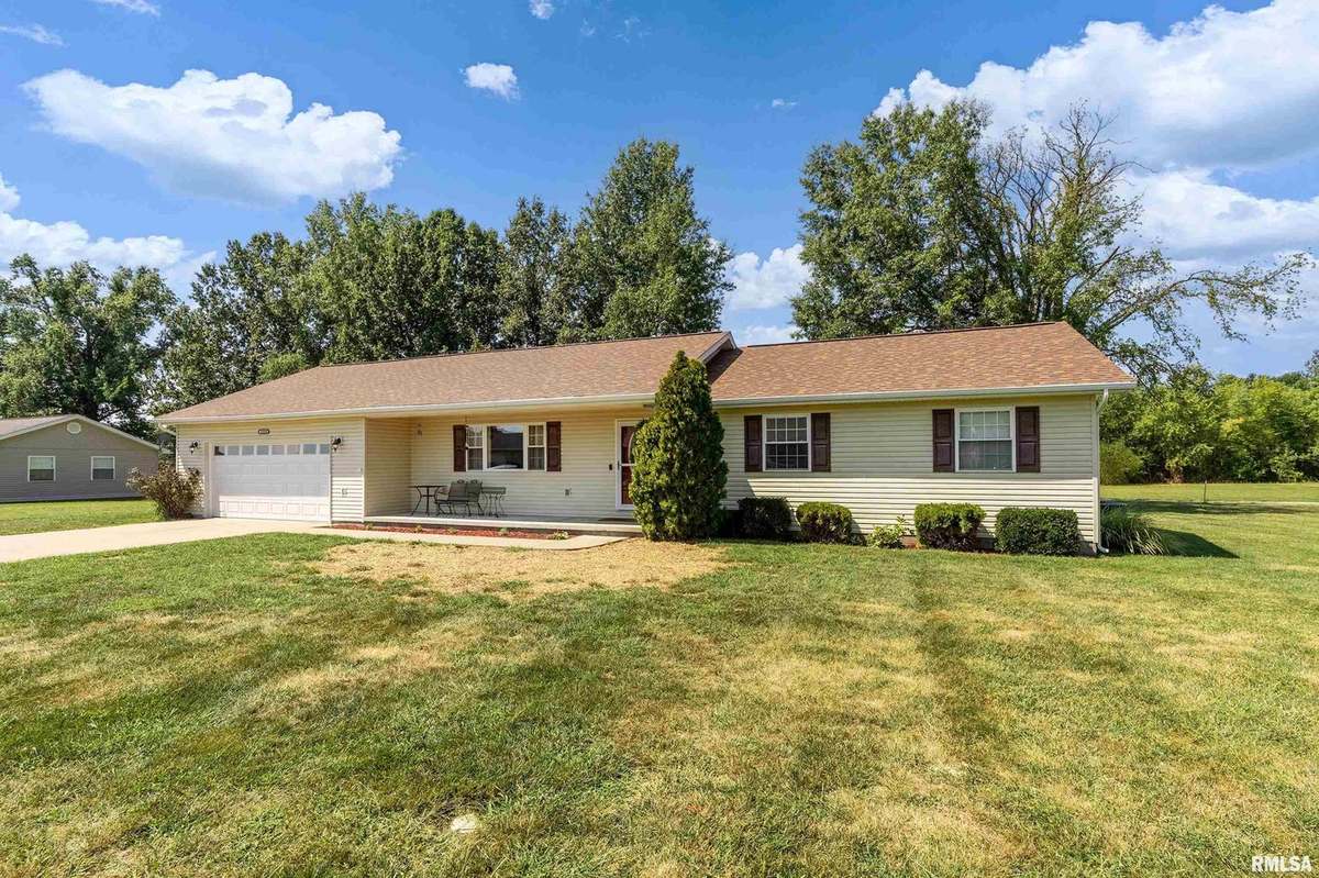 1400 Hazel Street, Johnston City, IL - three bedroom two bath ranch listed by Southern Illinois Realty Experts